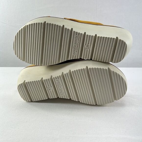 Gentle Souls by Kenneth Cole Lavern Wedge Mules Marigold size 5 - Picture 6 of 7